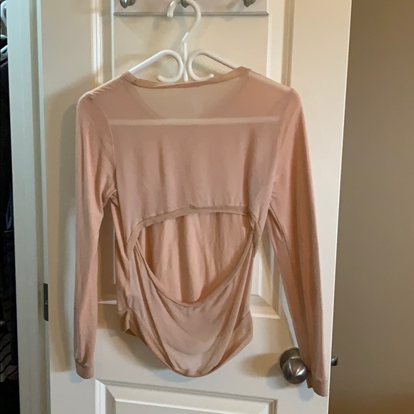 Cut out XS beige shirt - Picture 3 of 3